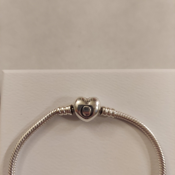 Pandora Moments Heart Clasp snake chain bracelet - Picture 7 of 7